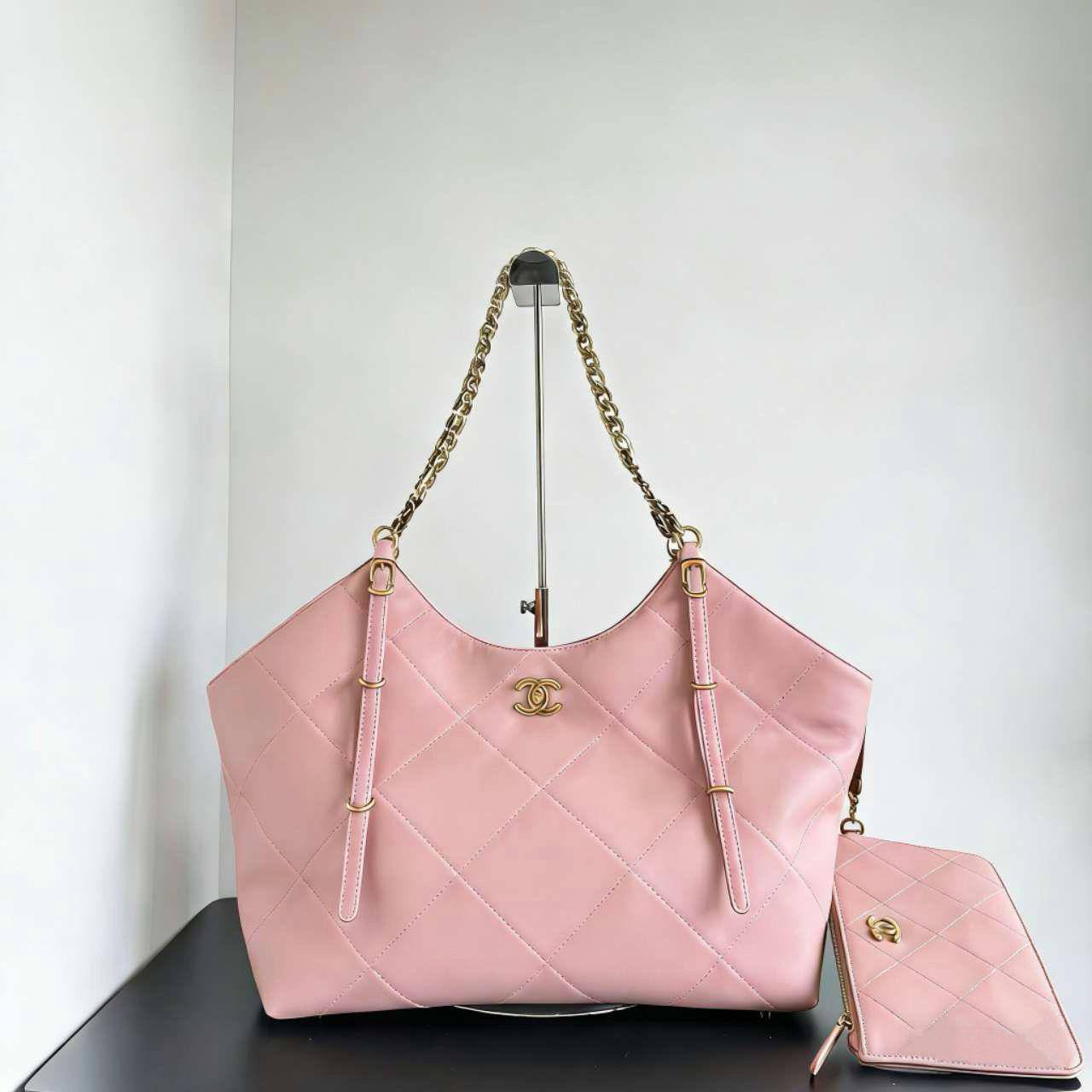 CHANEL 
NEW CAME GOOD QUALITY
110 dhs💓

Zain39
♥️♥️♥️