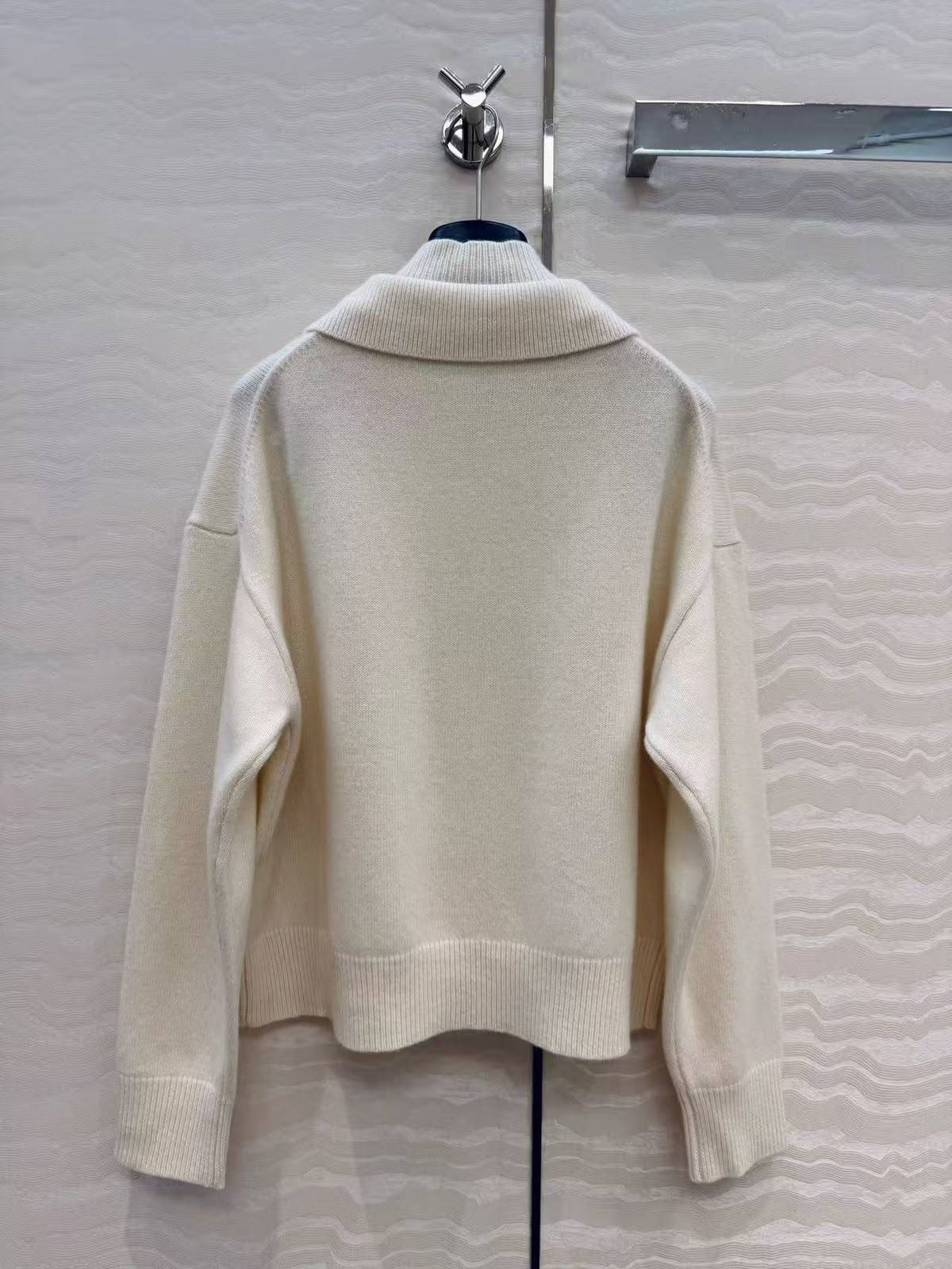 HERMES NEW

 VIP QUALITY 

CASHMERE

Size : 36-38-40-42

600 dhs🇦🇪🇦🇪

Zain287
♥️♥️♥️