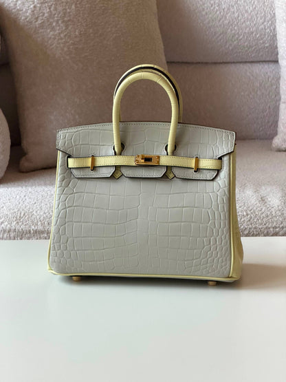 Hermes Birkin croc 25cm💥Master quality ✅with box📦
710 dhs✅

Zain52
♥️♥️♥️