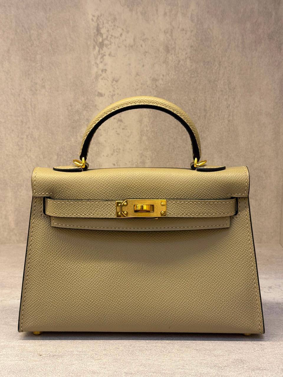 Hernes
𝐇𝐞𝐫𝐦𝐞𝐬 𝐌𝐢𝐧𝐢 𝐊𝐞𝐥𝐥𝐲 𝟏𝟗𝐜𝐦 
𝐇𝐚𝐧𝐝 𝐌𝐚𝐝𝐞 
1350 dhs✅🖤🌴

ETAG4
♥️♥️♥️