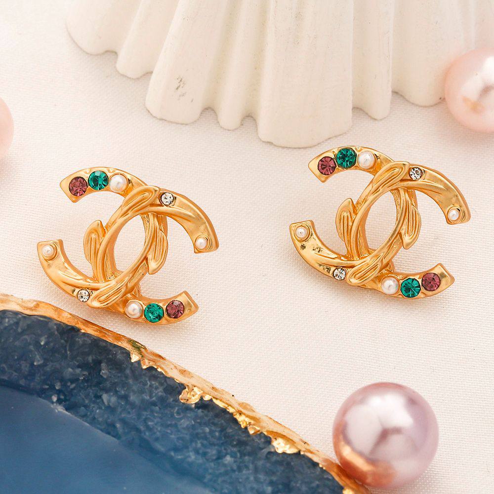 New arrival 

Branded earrings offer price 
20 dhs🪙🌨️
30 dhs🪙🌨️

pc with branded box and paperbag🎁🎁🎁

Zain243
♥️♥️♥️