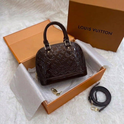 LV
ᴀʟᴍᴀ ᴍᴏɴᴏɢʀᴀᴍ
ᴡɪᴛʜ ʟᴏᴄᴋ & ᴋᴇʏ
ɪᴛ ʜᴀs ʟᴏɴɢ ʙᴇʟᴛ sᴛʀᴀᴘ
sɪᴢᴇ : 25 cm
ᴡɪᴛʜ BOX🎁🎁🎁

90 dhs✅

Zain31
♥️♥️♥️
