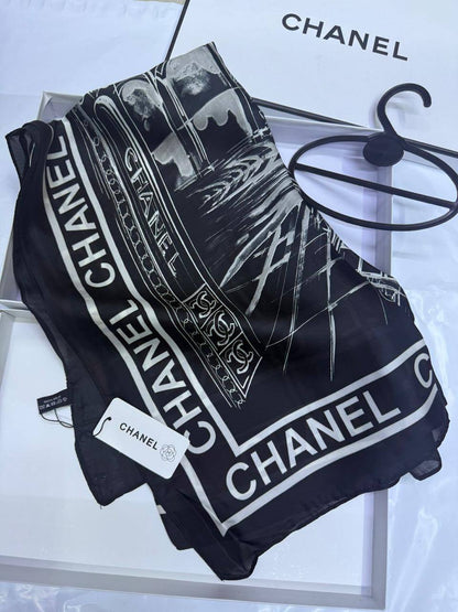 Chanel
Silk scarf 
40 dhs✅
55 dhs✅ 

with box🎁🎁🎁

Zain93
♥️♥️♥️
