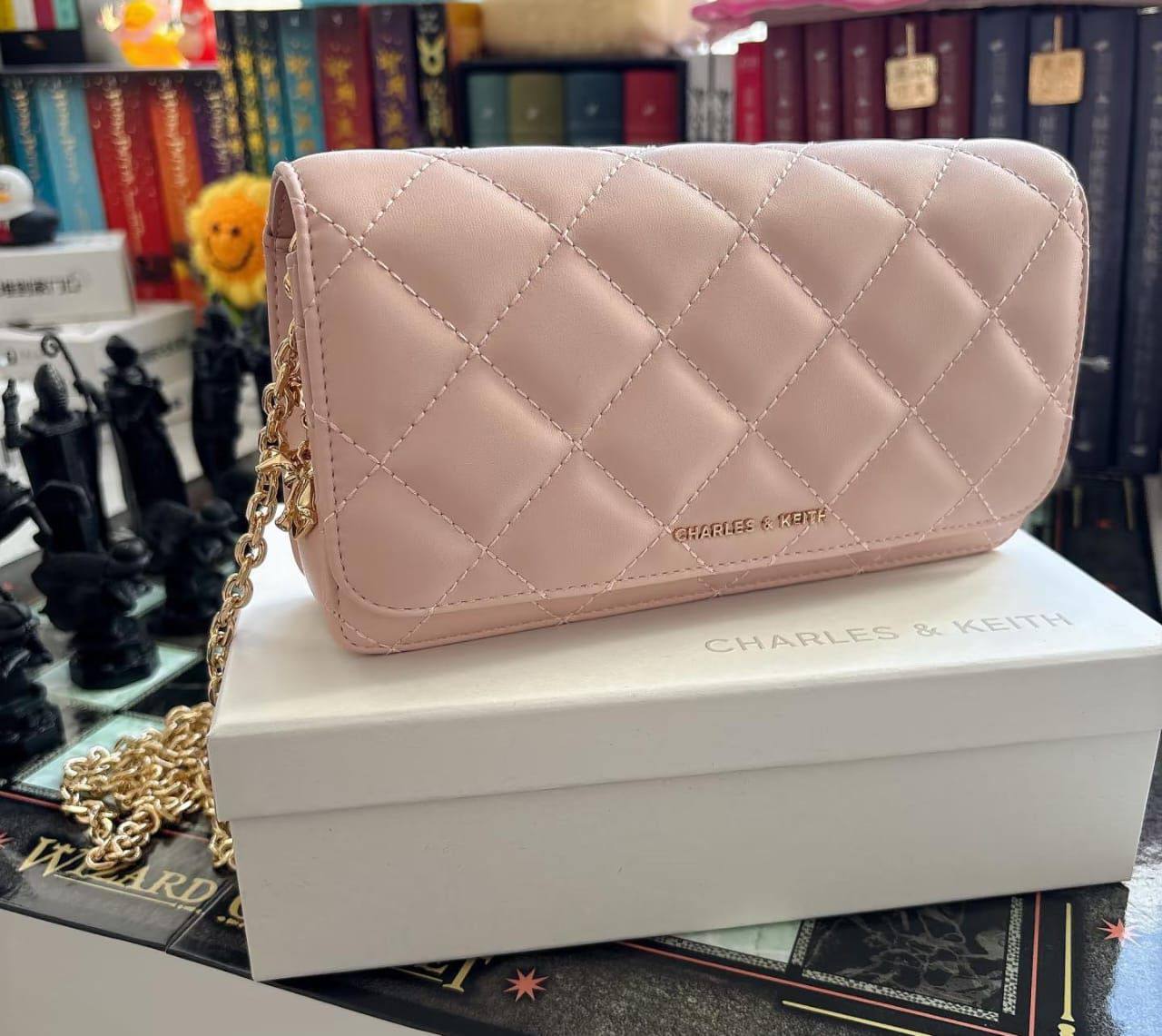 CK
Charles and keite
100 dhs✅
with box
🎁🎁🎁
Good quality

Zain07
♥️♥️♥️