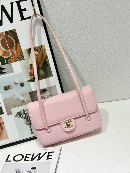 CHANEL
 GOOD QUALITY 
WITH BOX 
130 dhs✅

Zain295
♥️♥️♥️