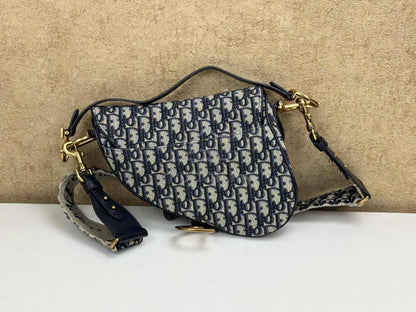 DIOR 

NEW CAME 
GOOD QUALITY 

WITH BOX 

110 dhs🇦🇪🇦🇪🇦🇪

Zain295
♥️♥️♥️