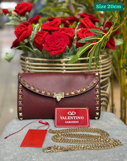 Valentino
Good quality 

with box 🎁🎁🎁

115 dhs💓

Zain186
♥️♥️♥️