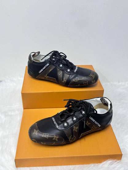 LV
💯high quality
Size 36-37-38-39-40-41
140 dhs✅

Zain86
♥️♥️♥️