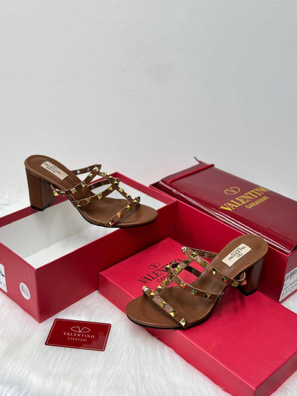 VALENTINO 
SIZE 36-41
105 dhs🇦🇪🇦🇪

Zain21
♥️♥️♥️
