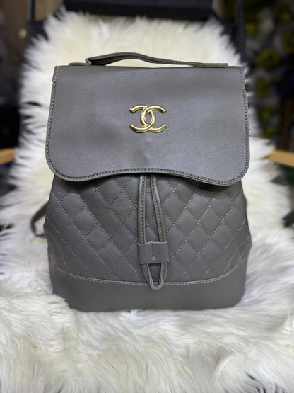 🌷Chanel backpack
Good quality 2 Use bag
Size: 29 * 34 cm
70 dhs✅

Zain115
♥️♥️♥️