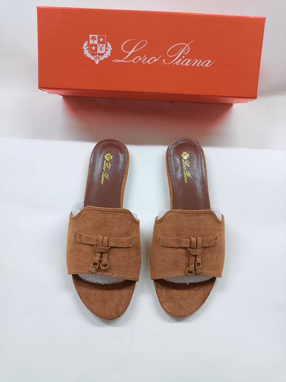 Slippers
65 dhs✅

Size 36-41

Zain161
♥️♥️♥️