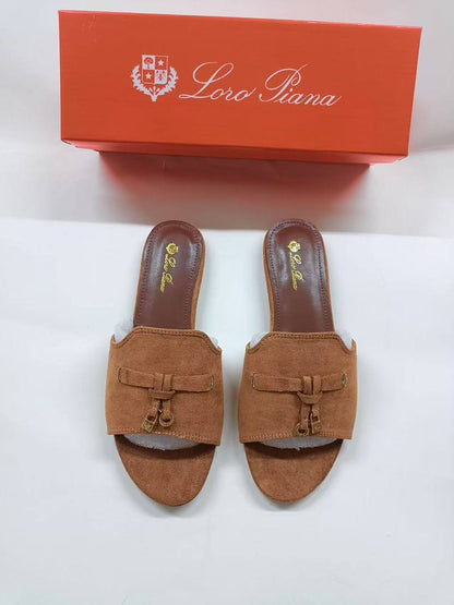 Slippers
65 dhs✅

Size 36-41

Zain161
♥️♥️♥️