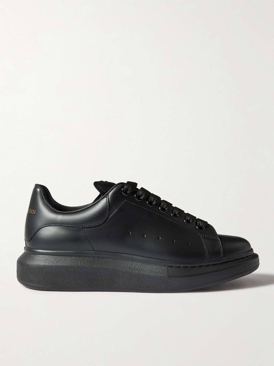 ALEXANDER MCQUEEN ‘BLACK’🖤
36-45 AVAILABLE 
We give discount 
240 dhs🇦🇪🇦🇪

Zain242
♥️♥️♥️