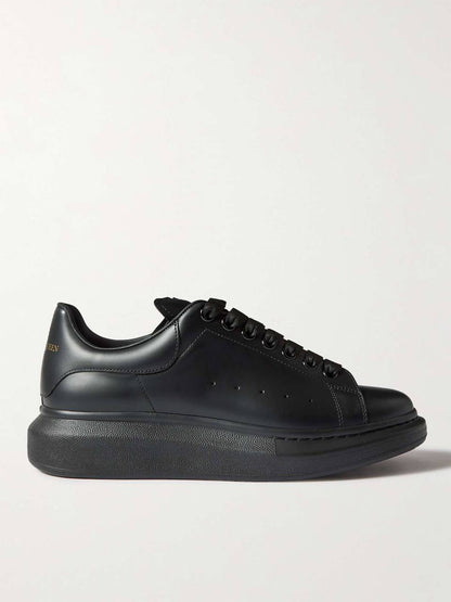 ALEXANDER MCQUEEN ‘BLACK’🖤
36-45 AVAILABLE 
We give discount 
240 dhs🇦🇪🇦🇪

Zain242
♥️♥️♥️