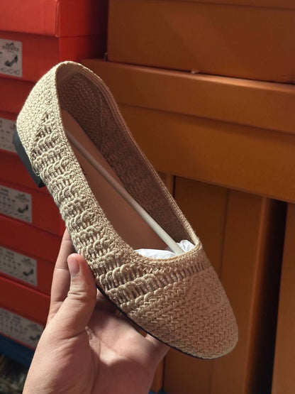 Chanel 

Size 37 to 42

130 dhs🪙🌨️

Zain103
♥️♥️♥️