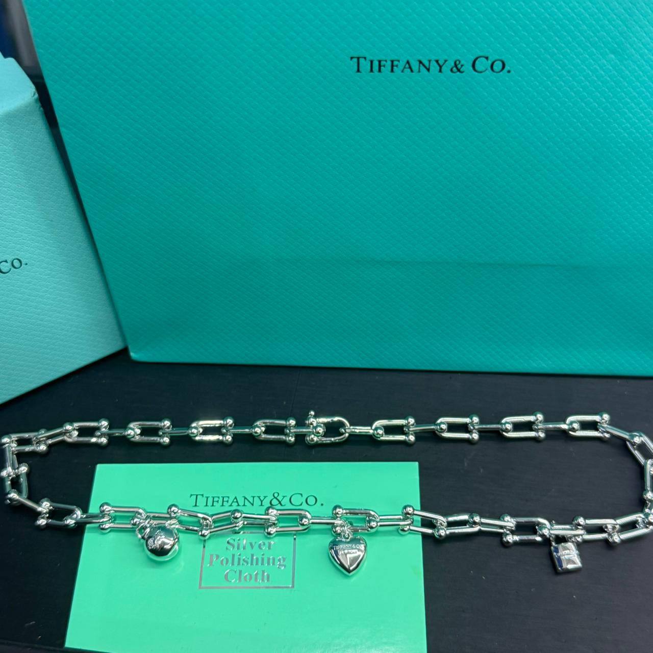 Tiffany ❤️‍🔥*
Necklace 🦋
Master quality 💯
With normal boxes 🗃️ 
75 dhs❣️
With master box 📦 
95 dhs❣️

Zain216
♥️♥️♥️