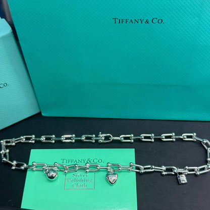 Tiffany ❤️‍🔥*
Necklace 🦋
Master quality 💯
With normal boxes 🗃️ 
75 dhs❣️
With master box 📦 
95 dhs❣️

Zain216
♥️♥️♥️