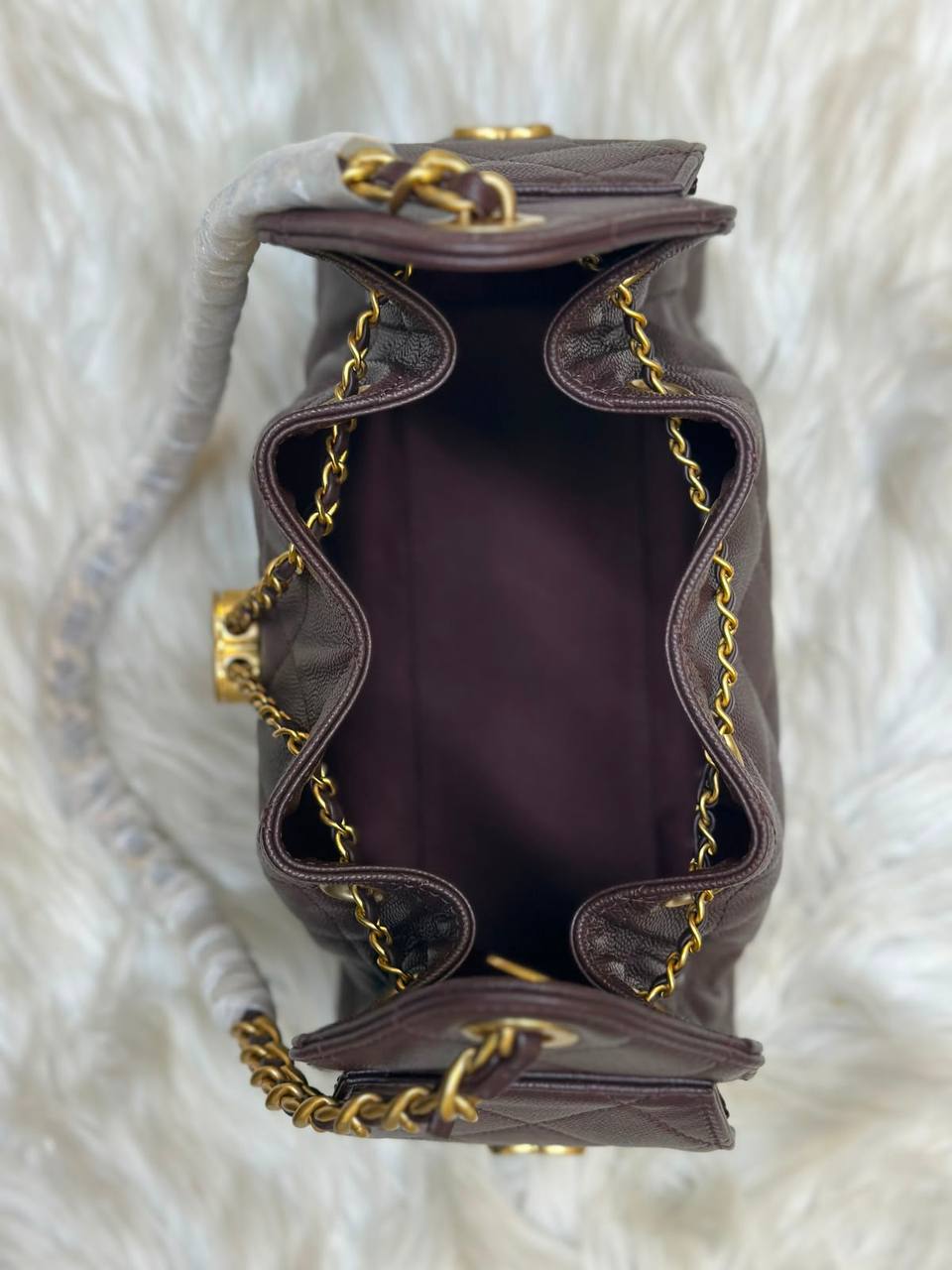 New Arrival 😍
Chanel 25 bag is crafted from dark brown quilted caviar calfskin leather and accented with aged gold-tone hardware❤️❤️
For Price 👇 WhatsApp✅
0568585901 
0507557372
0552275751 Owner Zain 👌

Zain71
♥️♥️♥️