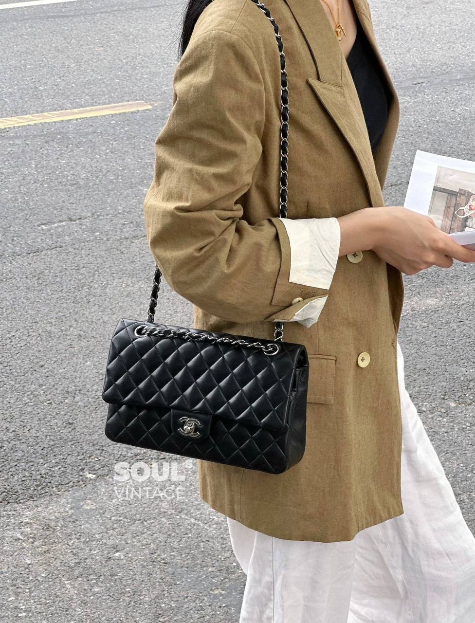 CHANEL 
COPY ONE 
WITH DOUBLE BOX 
260 dhs✅
leather 

Zain295
♥️♥️♥️