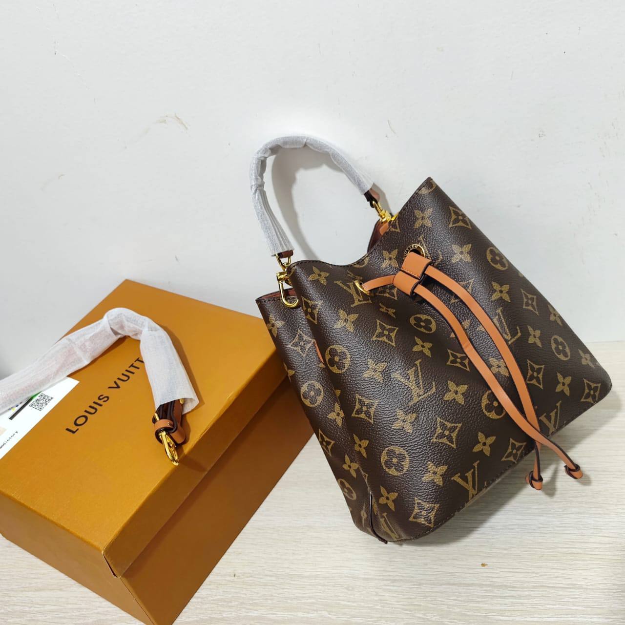 LV
85 dhs✅
high quality 

With box
🎁🎁🎁

Zain26
♥️♥️♥️