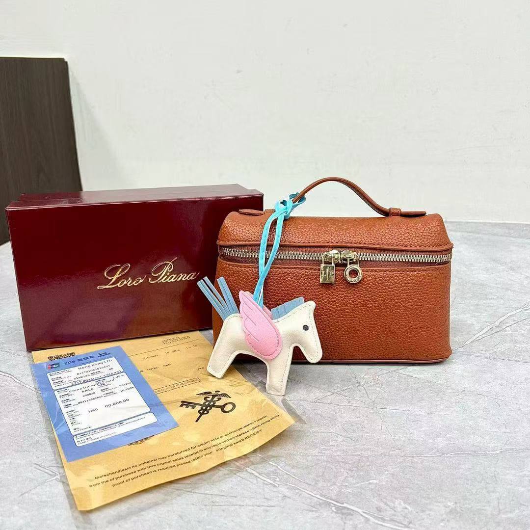 Lora piana 

With box 📦
70 dhs🇦🇪🇦🇪

Zain232
♥️♥️♥️