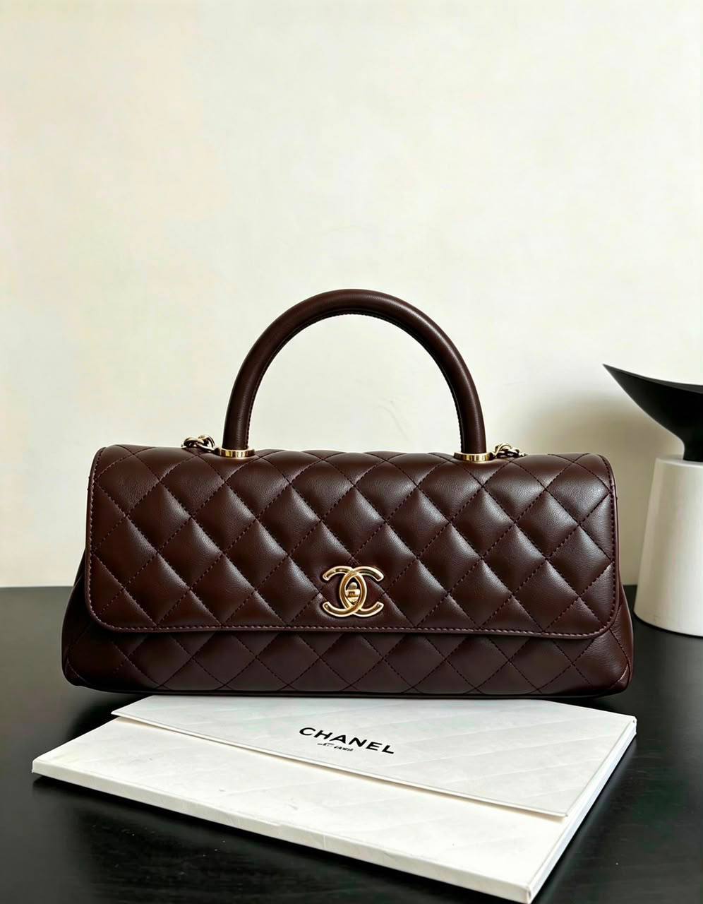 Chanel
130 dhs🇦🇪🇦🇪
size：26cm 
High-quality with box

Zain35
♥️♥️♥️