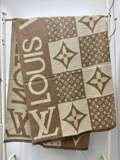 Brand Shawl / Scarf 

Good quality

Size:  180 * 68 cm
45 dhs🪙🌨️

Zain115
♥️♥️♥️