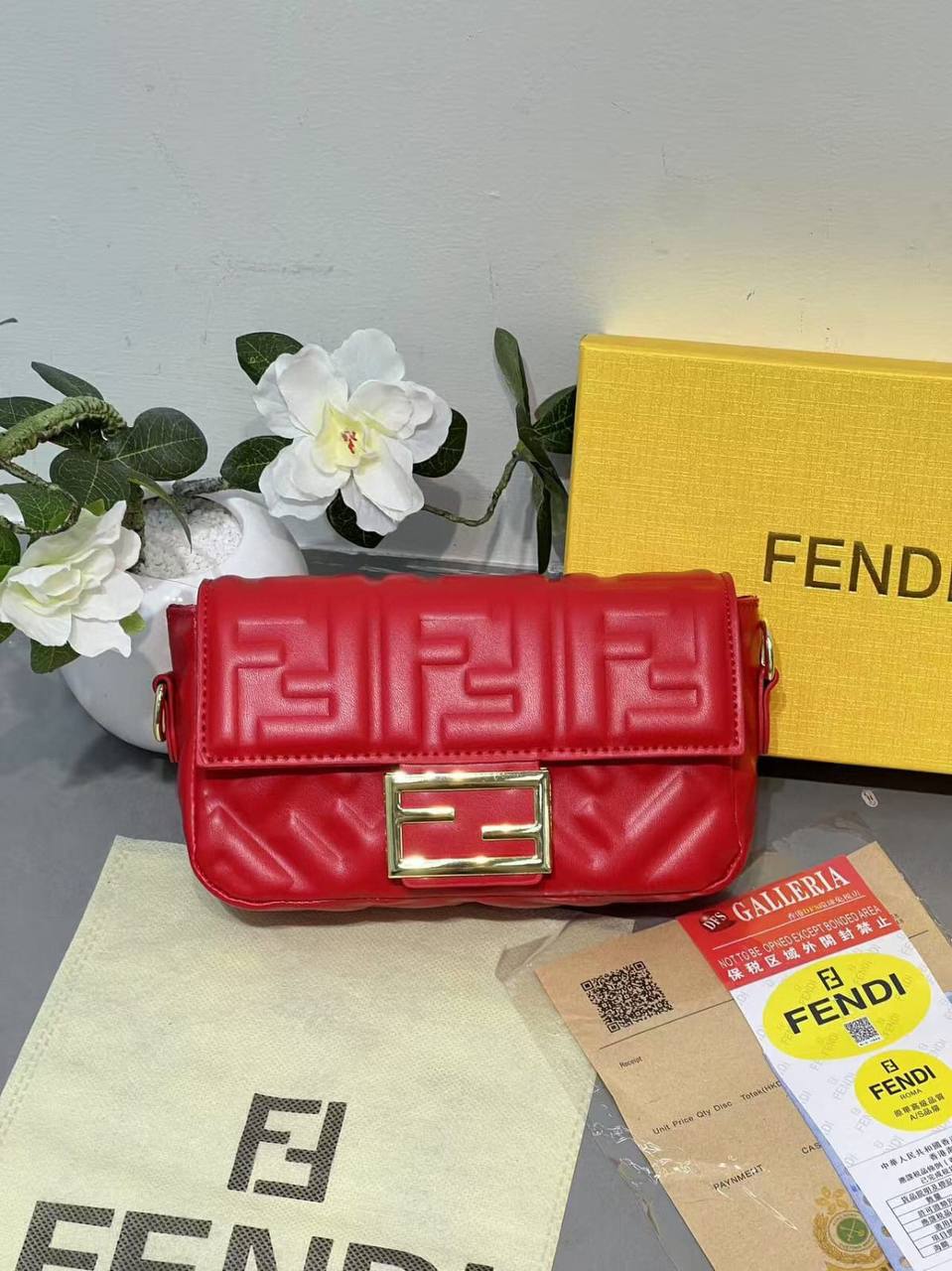 Fendi
with box
🎁🎁🎁

65 dhs✅

Zain232
♥️♥️♥️