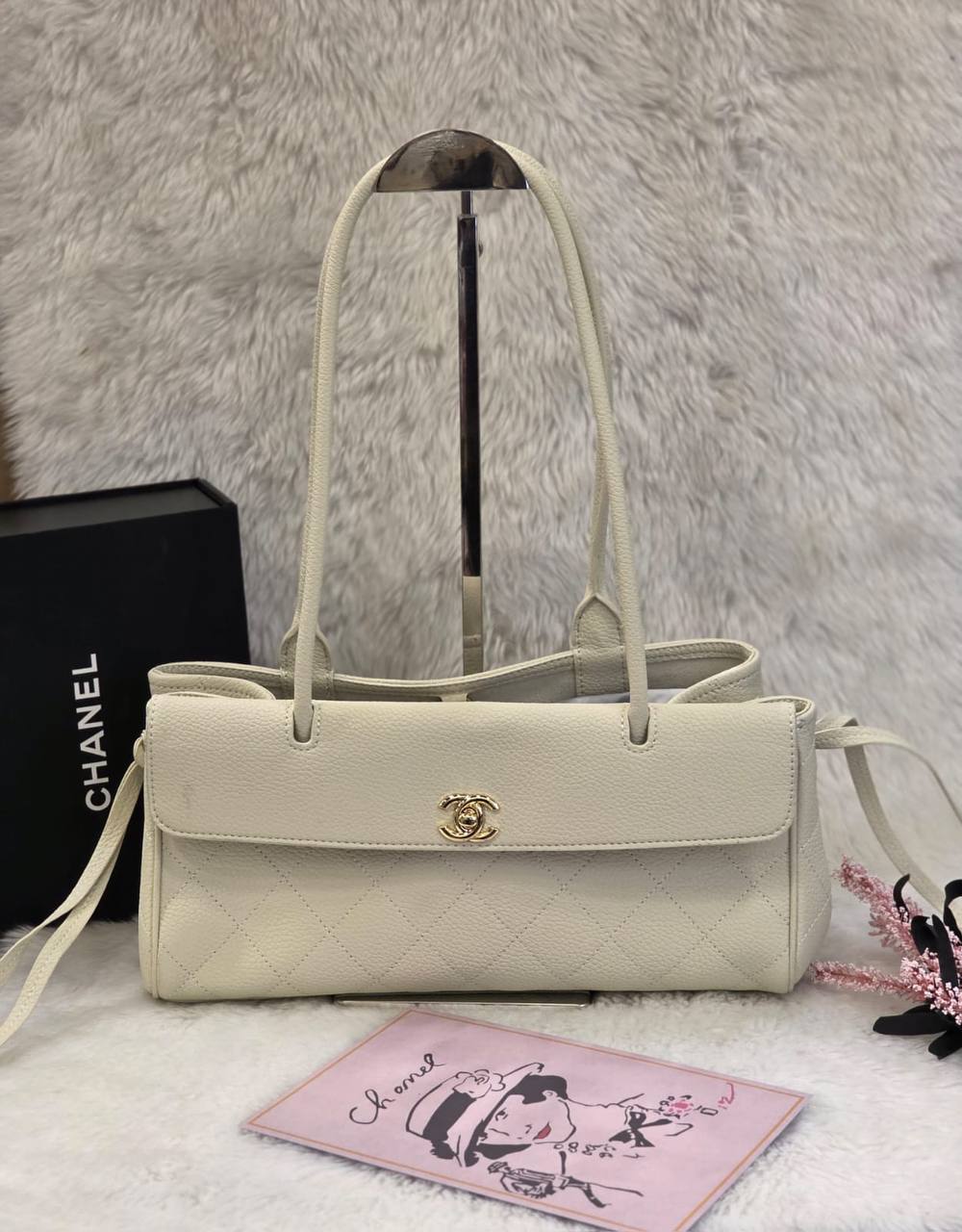 Chanel 
Master❣️❣️
  31Cm With Box
320 dhs🇦🇪🇦🇪

Zain131
♥️♥️♥️