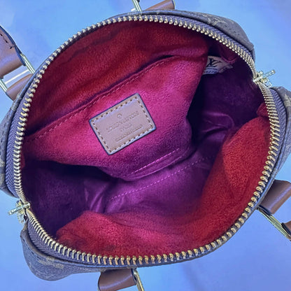 LOUIS VUITTON 

SPEEDY
 NEW CAME 
GOOD QUALITY 
WITH BOX

100 dhs🇦🇪

Size:20cm

Zain295
♥️♥️♥️