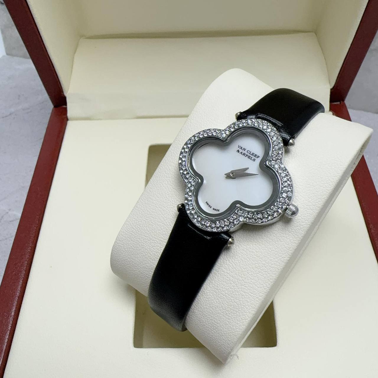 Leather belt 
ladies watches 
55 dhs🌺

Zain45
♥️♥️♥️