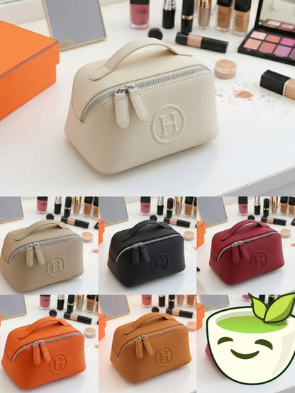 HERMES ᴍᴀᴋᴇ ᴜᴘ ʙᴀɢ
ᴍᴀᴛᴛᴇ ʟᴇᴀᴛʜᴇʀ ᴍᴀᴛᴇʀɪᴀʟ
ᴡɪᴛʜ ʟᴏɴɢ ʙᴇʟᴛ sᴛʀᴀᴘ
sɪʟᴠᴇʀ ʜᴀʀᴅᴡᴀʀᴇ
sɪᴢᴇ: 21 cm
ᴡɪᴛʜ BOX

75 dhs✅

Zain31
❣️❣️❣️