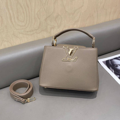 LV
SMALL SIZE GOOD QUALITY
WITH BOX 
🎁🎁🎁

110 dhs✅

Zain39
♥️♥️♥️