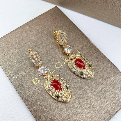 BVLGARI SET offer💥*
Necklace ❣️
Earring ❤️‍🔥
Breslat 🦋
Master quality 💯
With normal boxes 📦 
And paper bag 🛍️
300 dhs🪙💕
With master box 🗃️ 
330 dhs🪙💕

Zain216
♥️♥️♥️