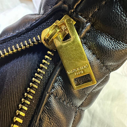 YSL 

NEW CAME GOOD QUALITY 

WITH BOX 🎁🎁🎁

110 dhs🌺

Zain39
♥️♥️♥️