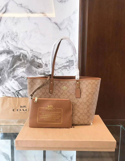 Coach
100 dhs✅
Size：43cm
High-quality with box

Zain35
♥️♥️♥️