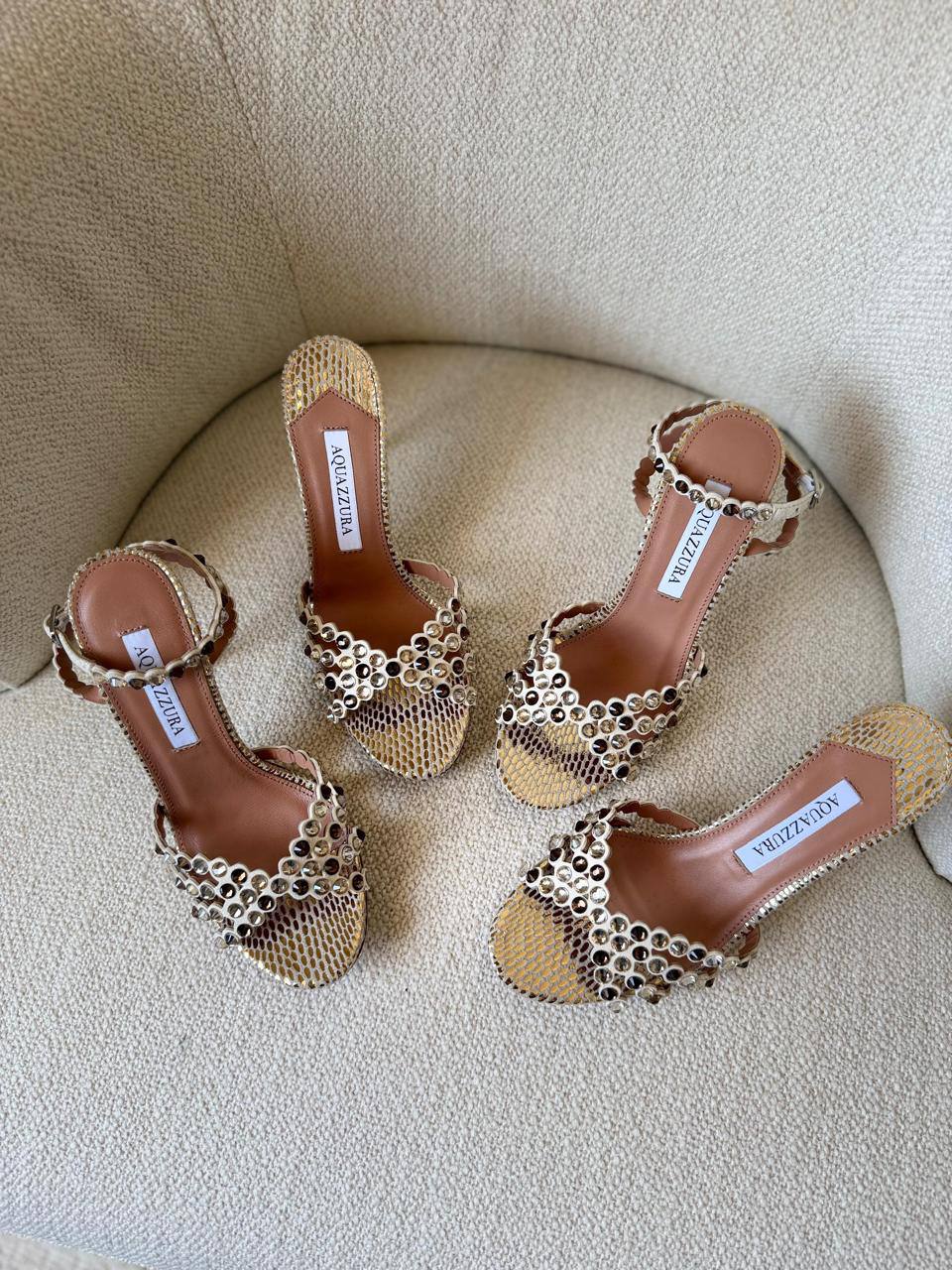 Aquazzura
𝑨𝑨𝑨 𝑸𝑼𝑨𝑳𝑰𝑻𝒀
𝑺𝑰𝒁𝑬 {35 𝒕𝒐 42}
450 dhs✅

Zain81
♥️♥️♥️