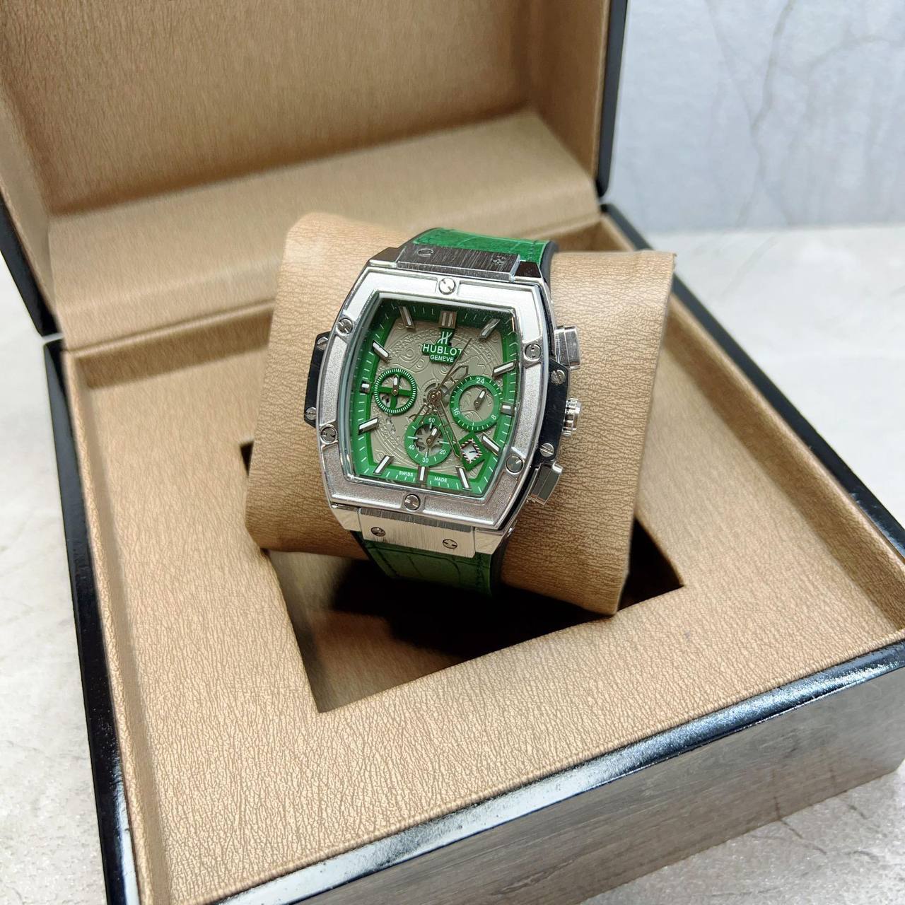 Hublot
Stop watch 
65 dhs🪙🌨️

Zain45
♥️♥️♥️