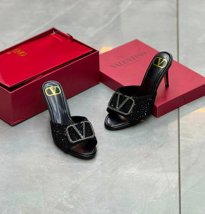 Valentino

Size  36 to 41 

90 dhs💓

Zain80
♥️♥️♥️