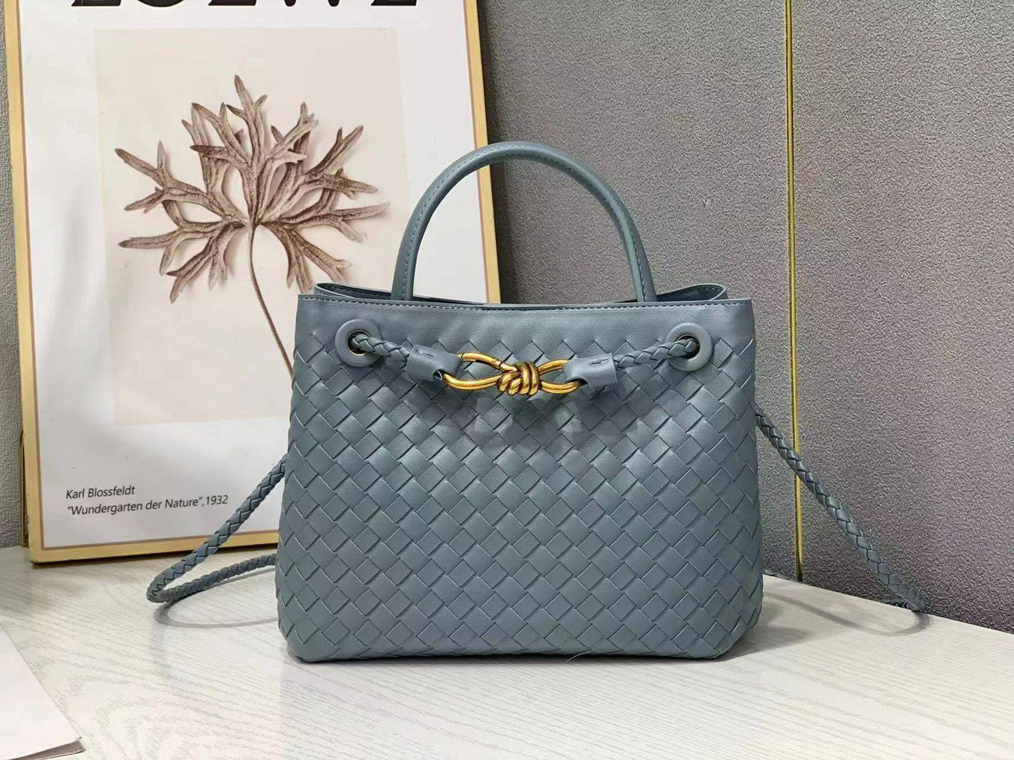 Bottega veneta  

with box 
🎁🎁🎁

100 dhs❤️

Zain177
♥️♥️♥️