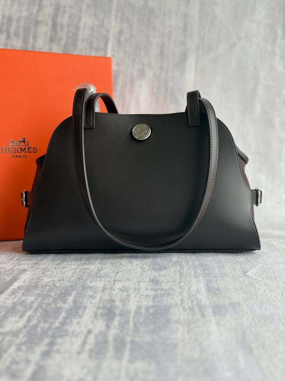 New HERMES
*Tablier Sellier Bag*
*Master Quality*
650 dhs✅

Zain179
♥️♥️♥️