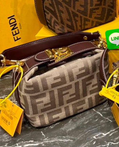 Fendi
100 dhs✅
Size：15CM
Good-quality with box

Zain35
♥️♥️♥️