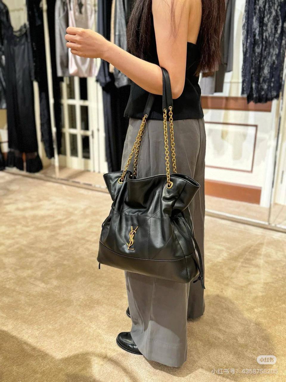 YSL
34* 28 * 11  cm
90 dhs🇦🇪🇦🇪

Zain17
♥️♥️♥️
