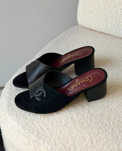 Chanel
Size 36-41 
Master quality 😊😊😊
280 dhs💓

Zain207
♥️♥️♥️