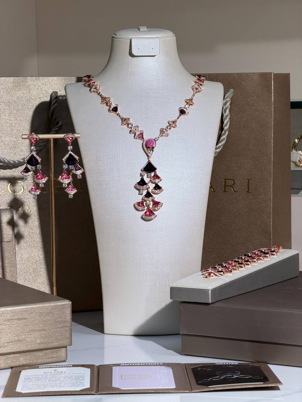 BVLGARI 
Collection 😍😎
Quality: Super Master 
* ⁠Necklace 
* ⁠Earring
For Price 👇 WhatsApp✅
0568585901 
0507557372
0552275751 Owner Zain 👌

Zain268
♥️♥️♥️