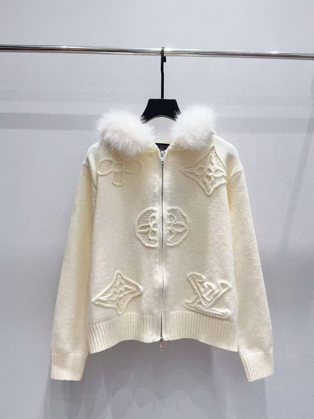 LOUIS VUITTON

Super Master quality

Sizes: S M L XL
490 dhs🇦🇪🇦🇪

Zain308
♥️♥️♥️