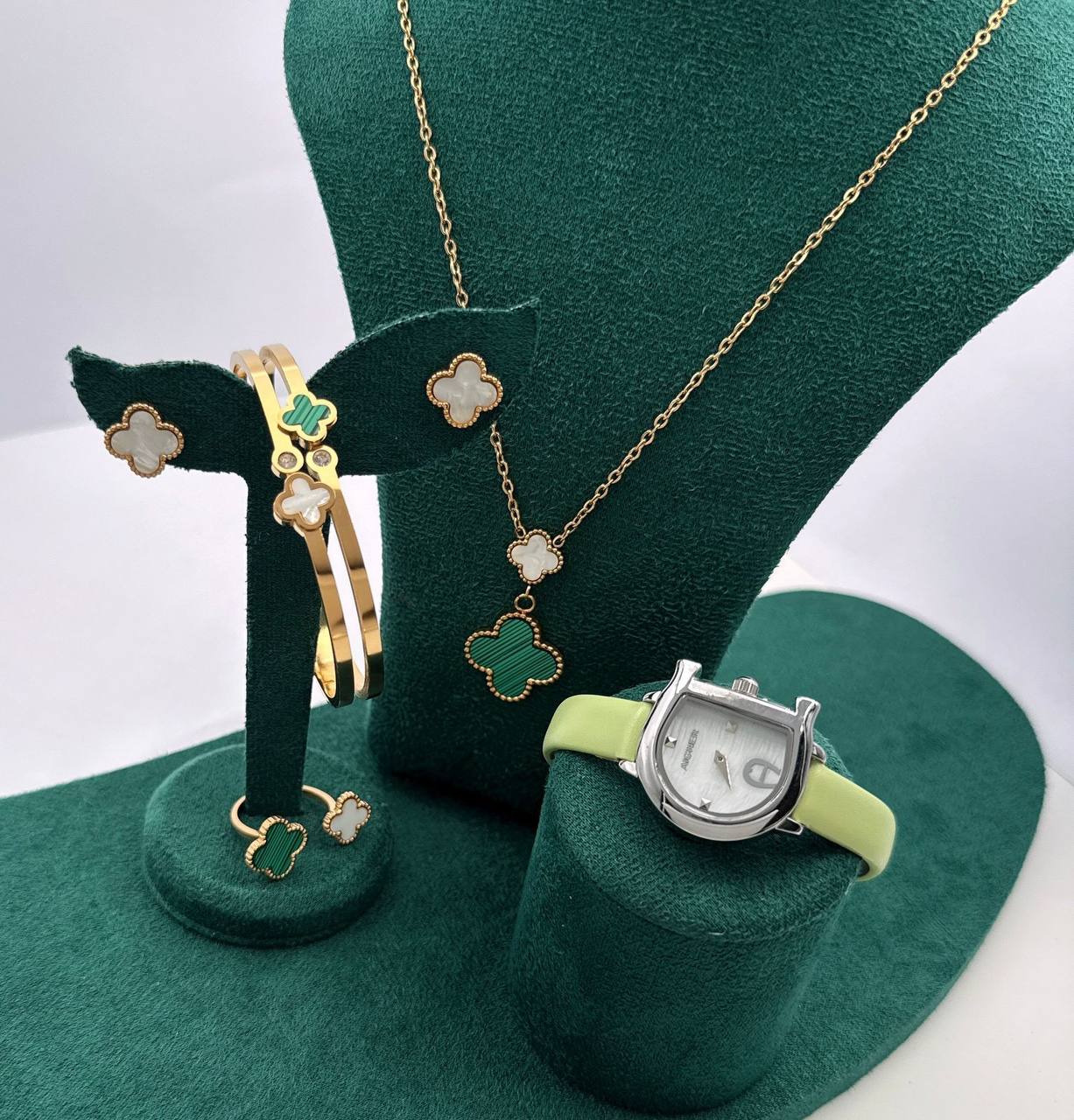 Accessories Set

With box 
🎁🎁🎁

90 dhs🪙💚

Zain45
♥️♥️♥️