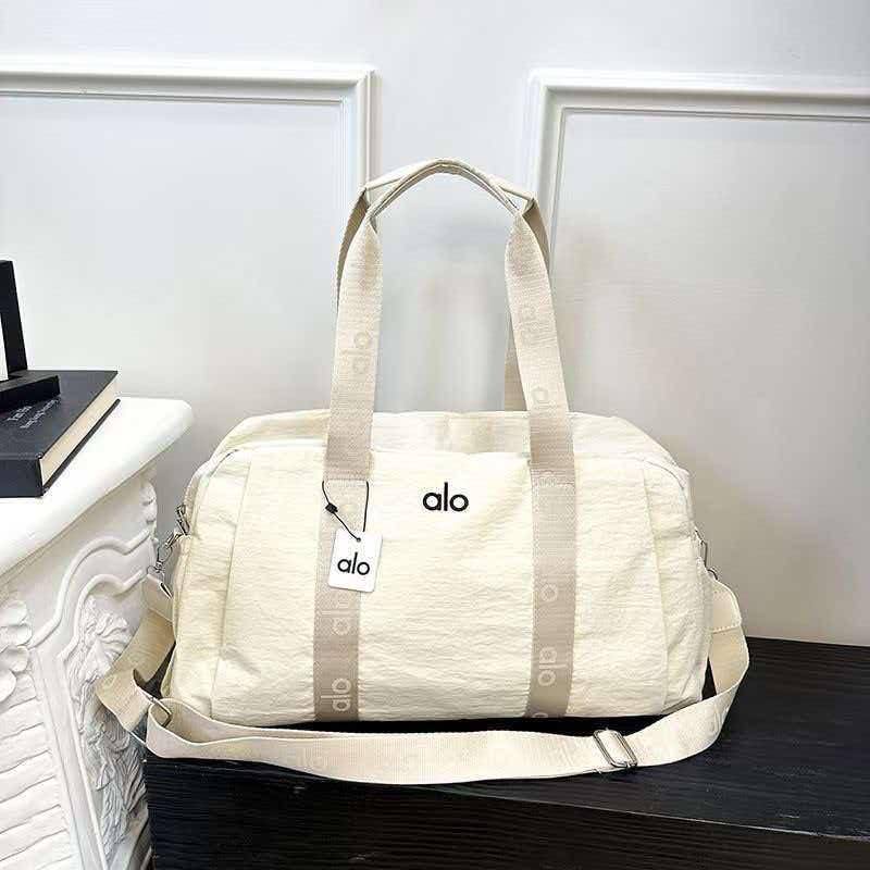 ALO  
Fashion bag
Good quality 
Size : 48 * 27 * 18 cm
80 dhs🇦🇪🇦🇪

Zain115
♥️♥️♥️