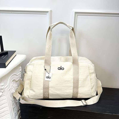 ALO  
Fashion bag
Good quality 
Size : 48 * 27 * 18 cm
80 dhs🇦🇪🇦🇪

Zain115
♥️♥️♥️