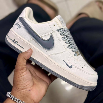 Nike
Size 40to45 
95 dhs✅

Zain27
♥️♥️♥️